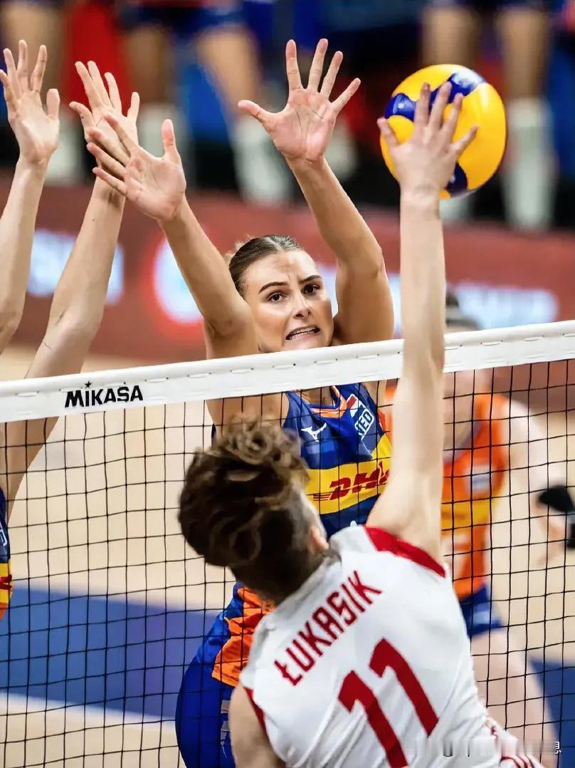 2024年世界女排联赛最新🆕赛况:
5月18日
(土耳其安塔利亚站)
波兰女排