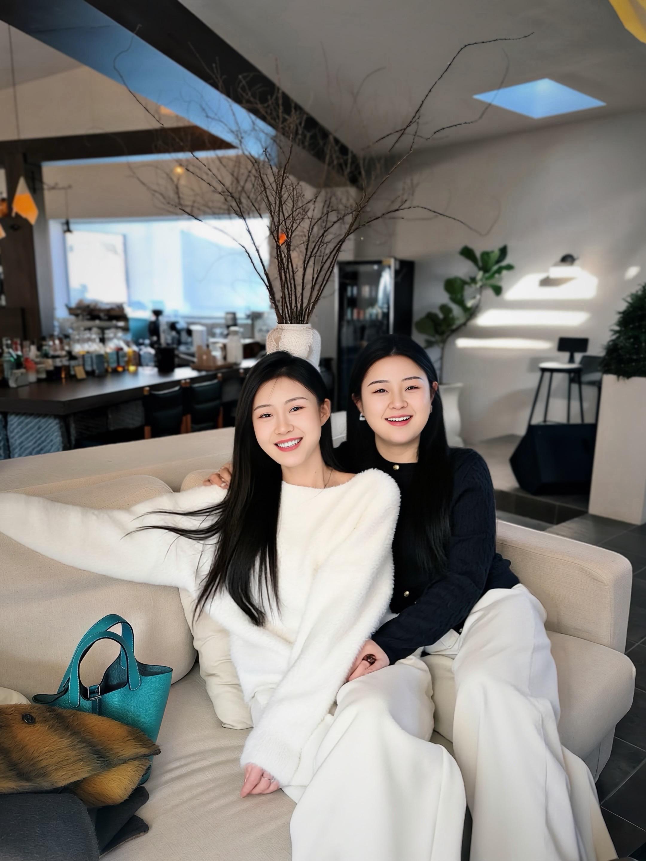 1. 快乐碰一碰，姐妹局的美好时光✨  2. 和我的女孩，在温柔的日子...