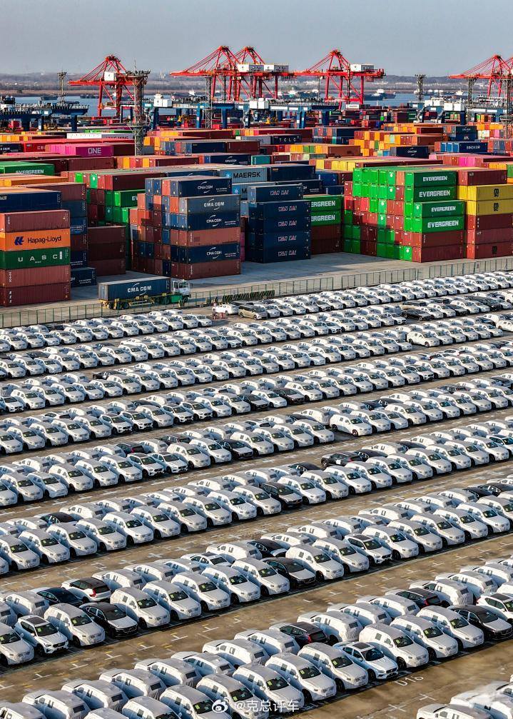 汽车圈如今一个很现实的现象：新车上市，真正拿走最大传播预算的赢家，早已重新回到总