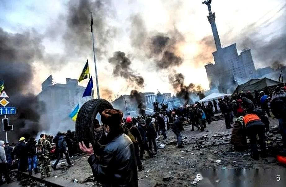 打了三年了，乌克兰彻底的变成了空架子，欧美国家也傻眼了。德国坦克厂都加班加点也跟