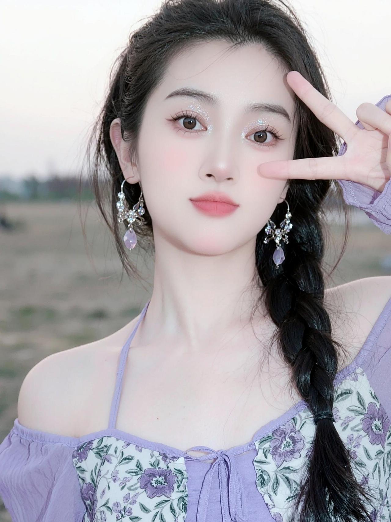 不要活得太明白，做个快乐的人，看淡所有人和事，惜我之，我惜之.    目前最舒服