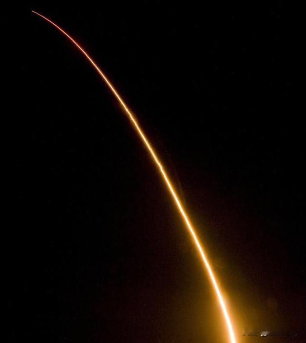 神秘的004：在战略模糊中期待历史性跨越
关于中国第四艘航母的消息，始终笼罩在官