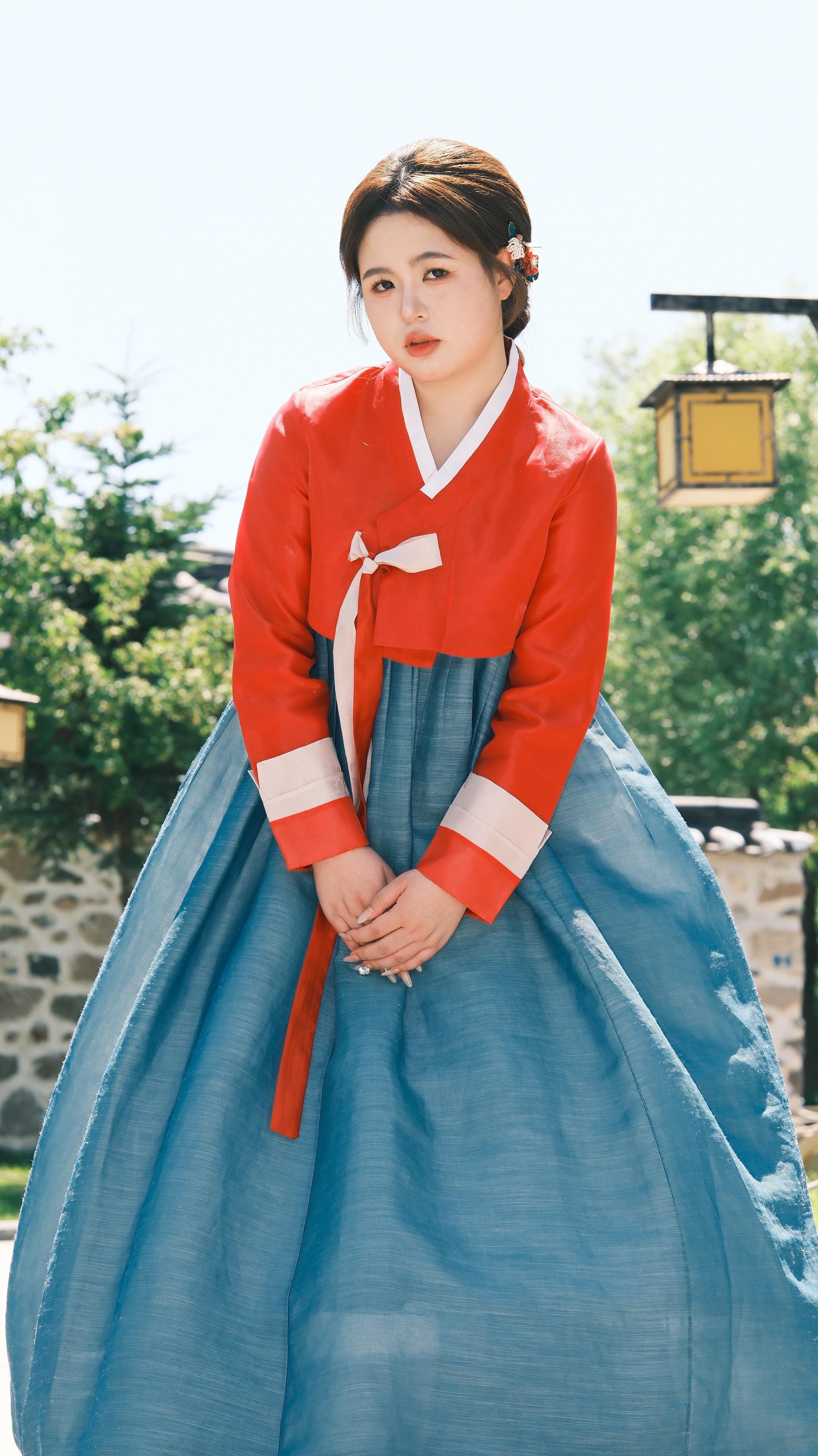 不在韩国不是韩服 是我大中国的朝鲜服。