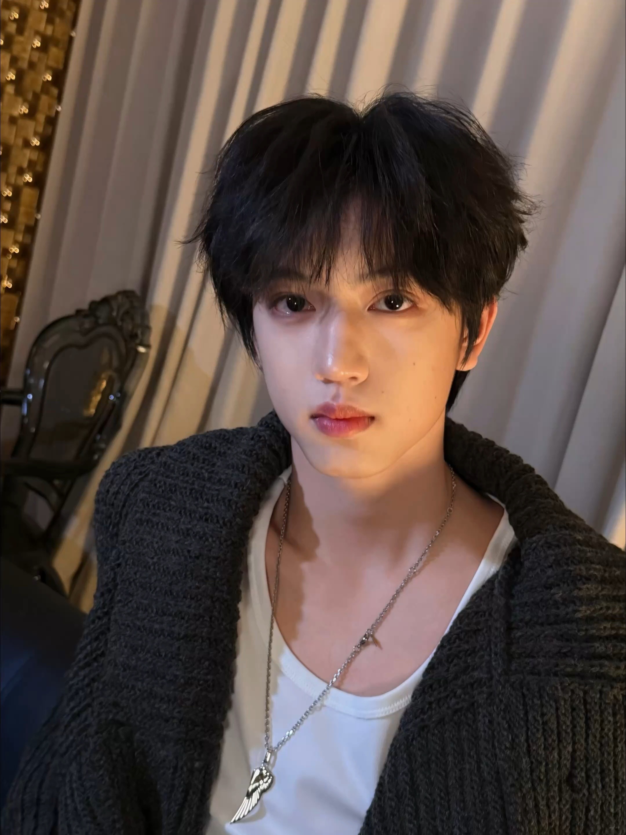 投稿张桂源张桂源浓颜少年的颜值暴击谁能扛住！剑眉凌厉藏英气，眼尾微扬带灵动，标志