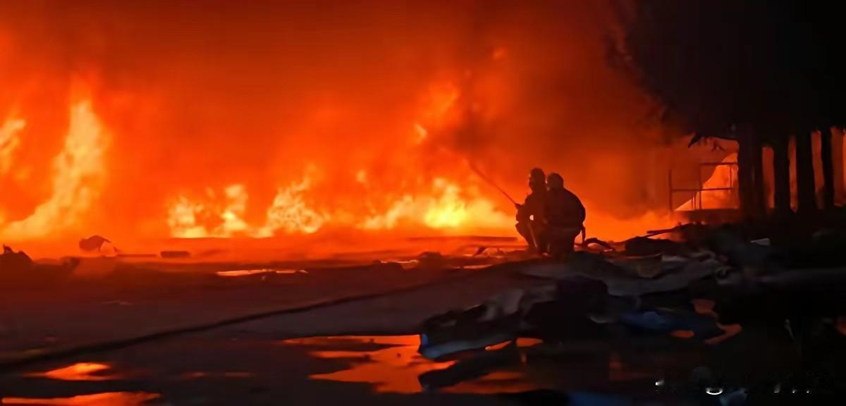 惨烈！
莫斯科遭大规模轰炸，空中交通陷入瘫痪，超300架航班被迫取消或发生延误，