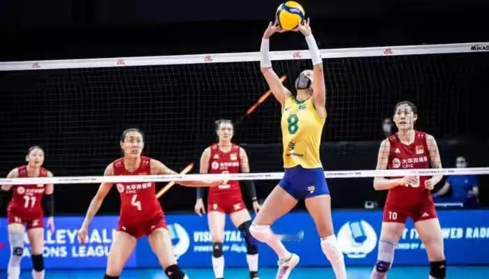 中国女排3：2战胜巴西女排，4连败过后终迎大爆发，张常宁再次贡献30+得分，比赛