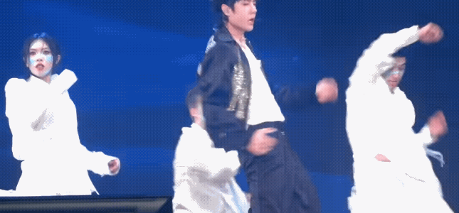 王一博 演唱会王一博[超话] 王一博 演唱会！一沫真挚的情话 ​​​