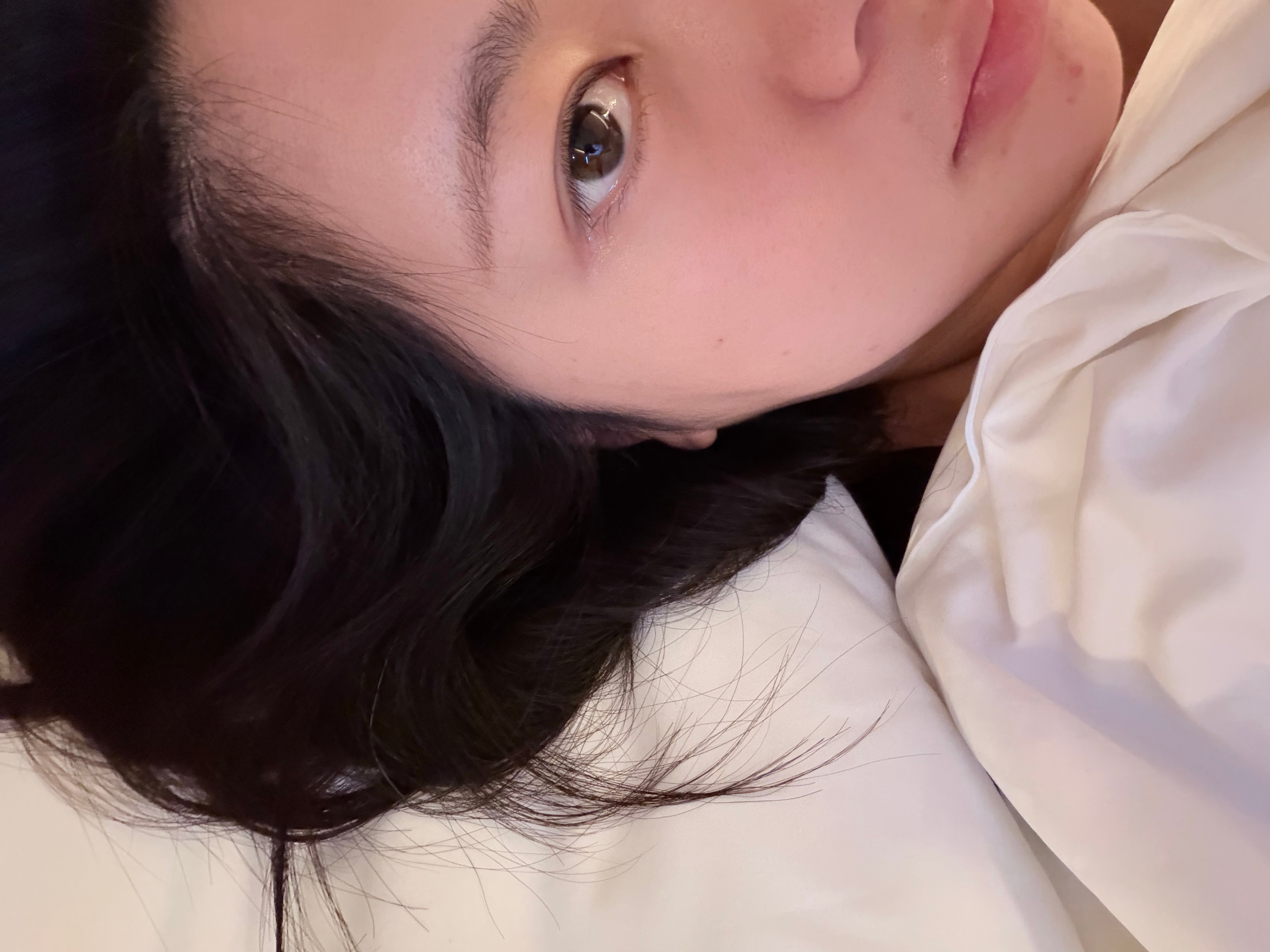 有点好笑，我今天12点飞机我调了个9点闹钟，结果睡过头了我赶紧起来刷牙洗脸收拾行