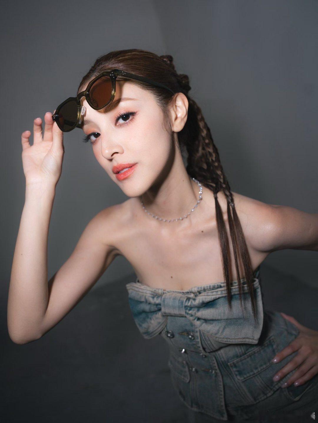 陈凯琳何宣林四公X秀经历了前面几场公演的历练，两位姐姐的舞台状态和演唱功底都有了