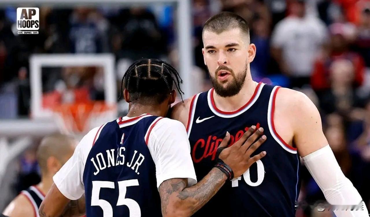 祖巴茨四大弱点：（1）慢，（2）软，（3）没投射，（4）防守智商选位差。现代中锋