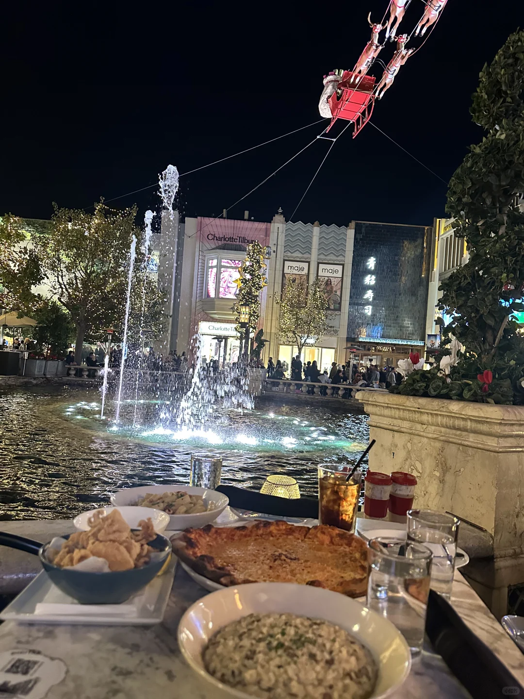 LA美食｜喷泉⛲️旁边的圣诞饭La Piazza