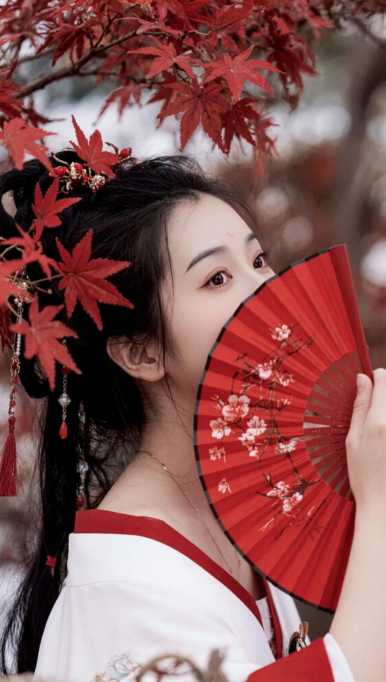 AI红叶古风照 抖音ai创作 抖音玩法合伙人计划。