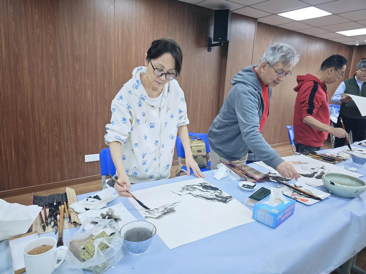 “妙笔共绘人民城，墨舞同筑控江梦”
参加上海市杨浦区控江街道书画展并笔会@王丽红