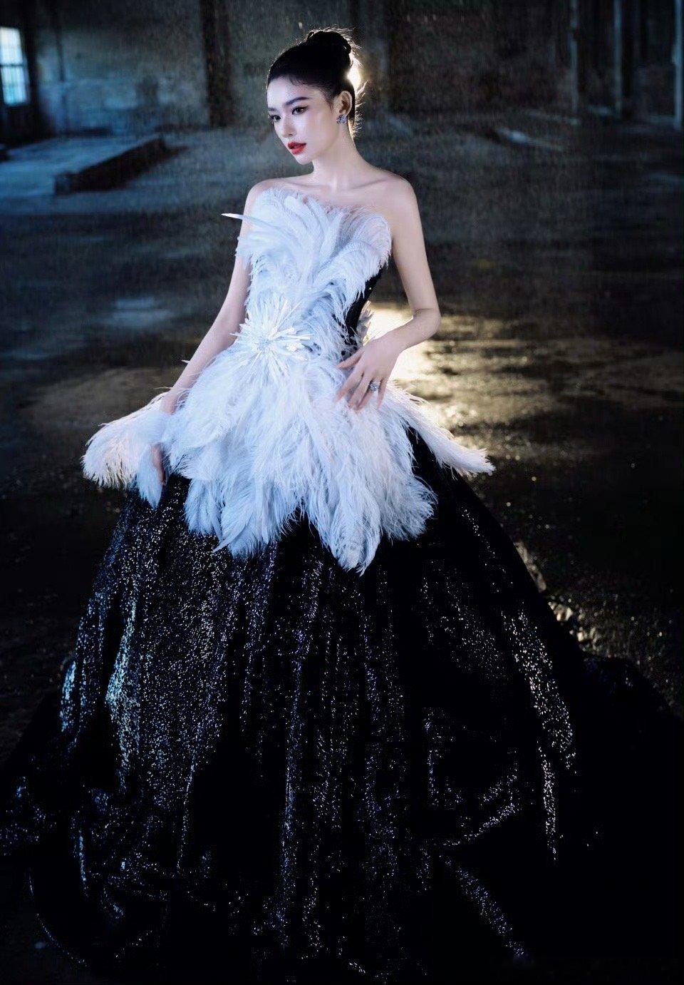 林允cos天鹅之梦林允这套造型简直美出天际，cos天鹅之梦简直太美了！优美灵动中