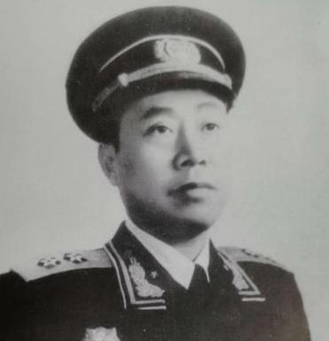 1943年，海匪孙二虎与陶勇洗澡后，突然有人匆忙塞给孙二虎一封信，由于不识字，他