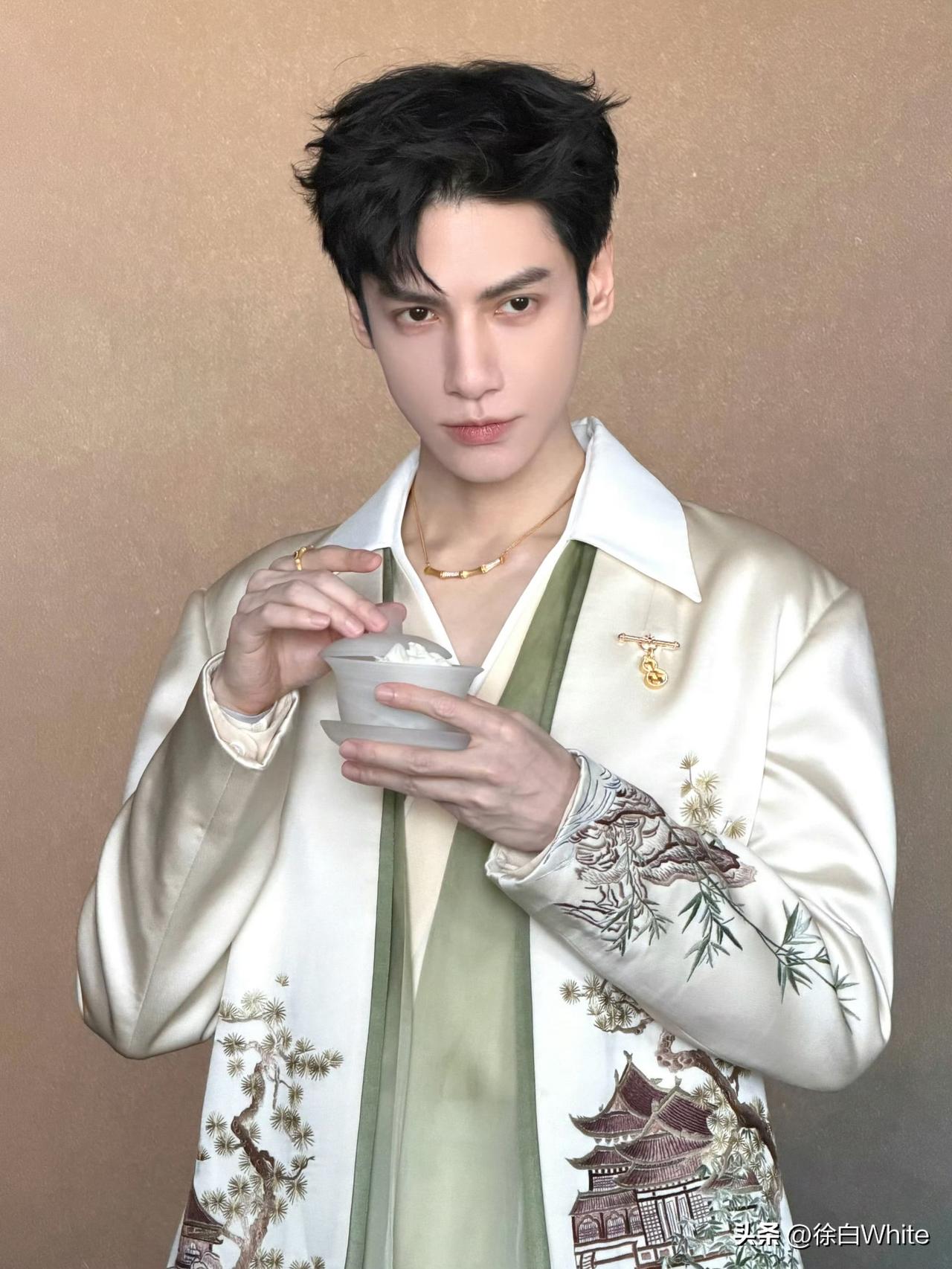 3月21日，罗云熙下部剧《道诡异仙》
讲真，罗云熙得从古装玄幻中走出来了！
同质