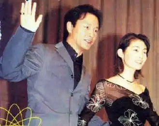 张国荣 1999年3月9日中午，张国荣与常盘贵子一起出席《星月童话》专门面向媒体