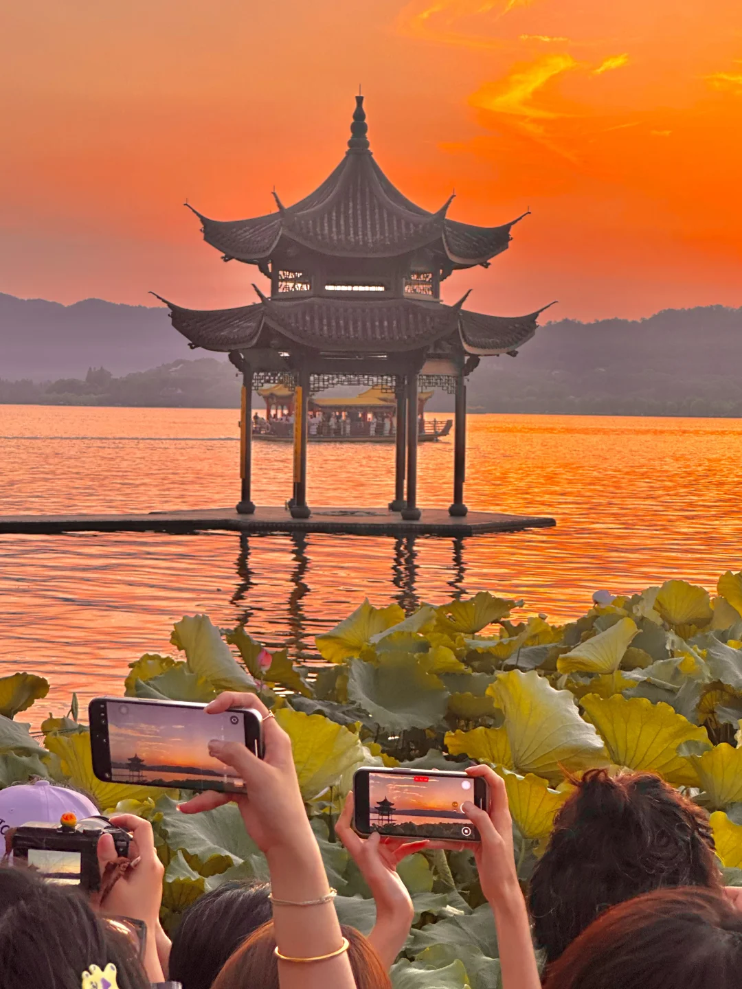 7.5日实况！西湖落日！真的有1亿人‼️‼️‼️