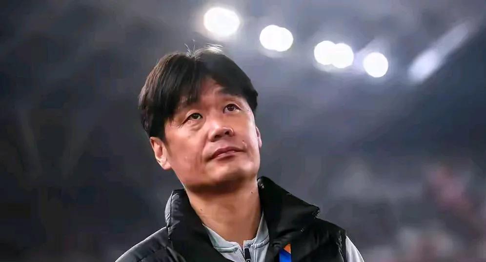 李霄鹏的战略性放弃，不得不说很聪明，联赛跟不上，足协杯不掉队。
不得不说，教练的