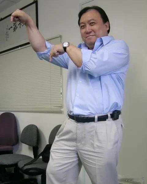 著名电影导演，金牌编剧，王晶说：估计很多朋友都看过周润发演的那个电影《英雄本色》