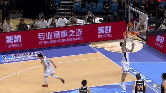 广东团队篮球典范，多人传导王洪泽轻松打进