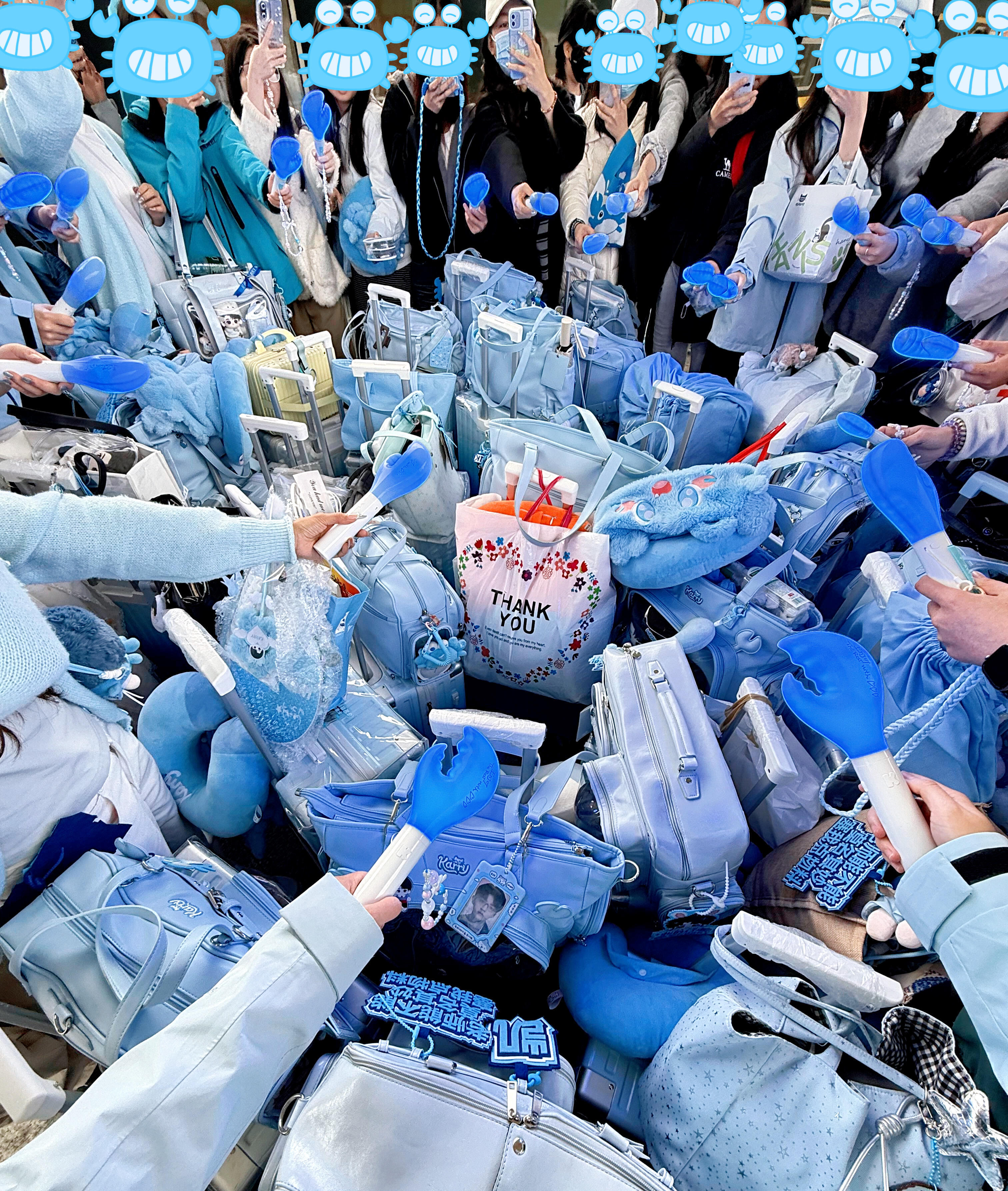 王俊凯的小螃蟹抵达杭州 王俊凯的小螃蟹抵达杭州💙一批又一批陆续到达，蓝色好好看