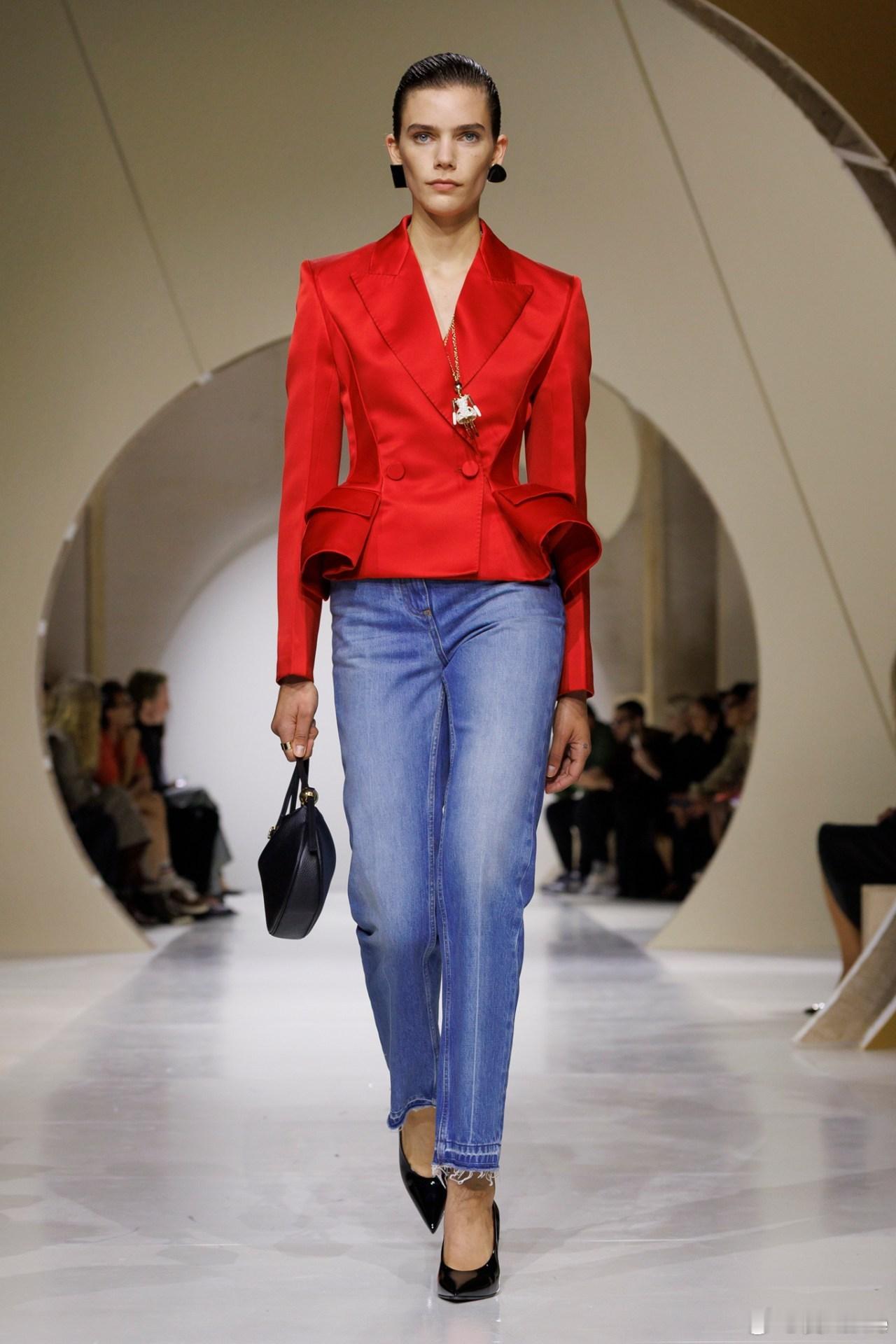 巴黎时装周runway2027春夏时装周 Givenchy Spring 202