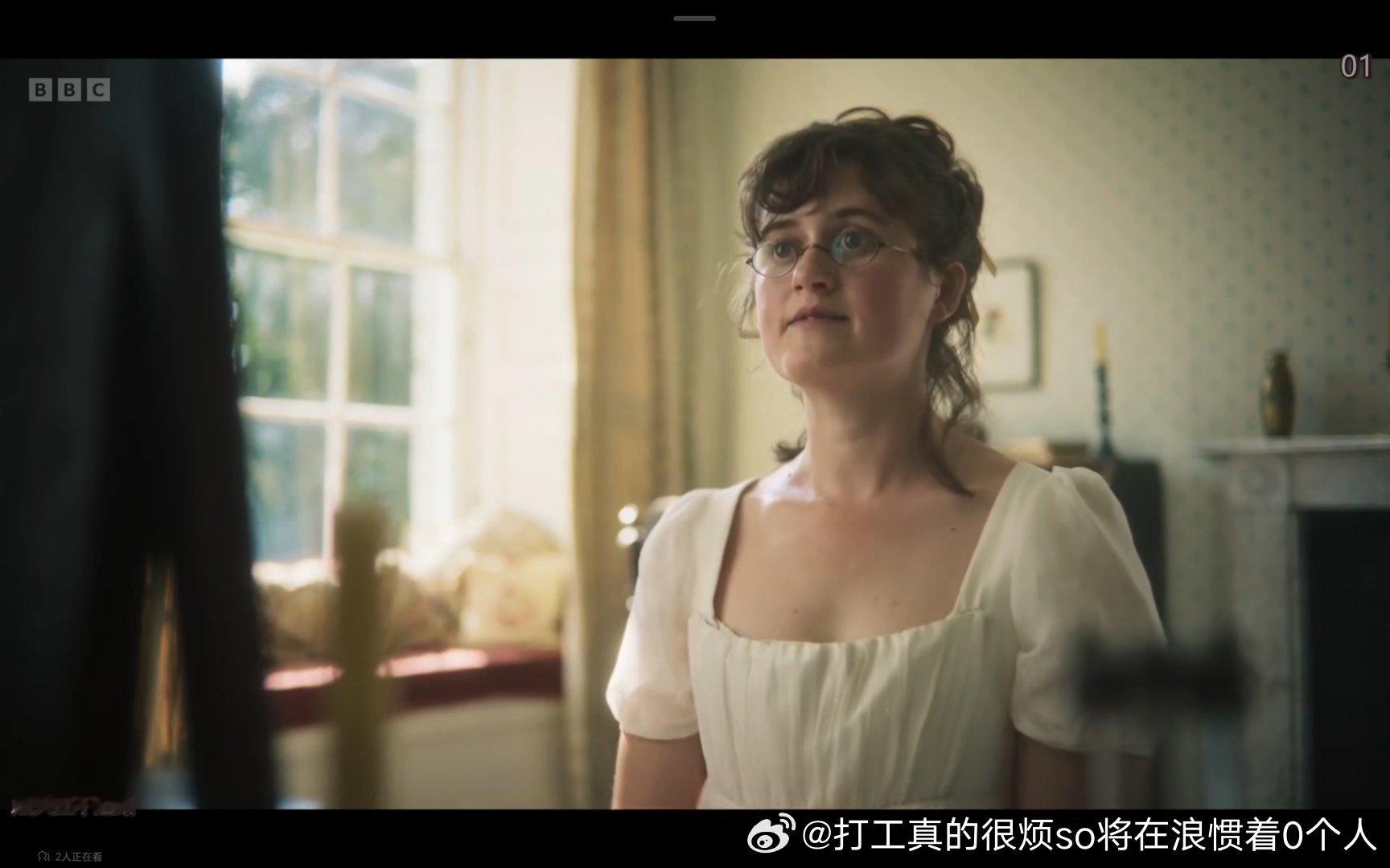 女主（玛丽）确实不漂亮且因为矮和微胖在群景可以显得更不漂亮但这里虽然是配角简和莉