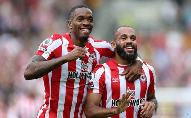 曼晚：曼联可在冬窗尝试引进托尼，他与姆伯莫配合默契谢什科在曼联客场对热刺时膝盖受