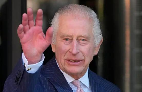 白宫刚出完枪击案，风波还没平息呢，英国王室放话查尔斯三世和卡米拉，4月27日该去