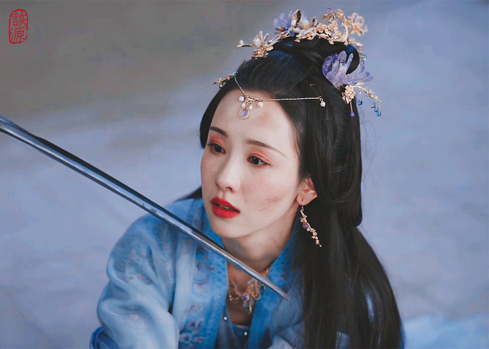 我从小学开始看小说，一直想象不到那种弱柳扶风的的气质女主是什么样的，看到陈都灵我