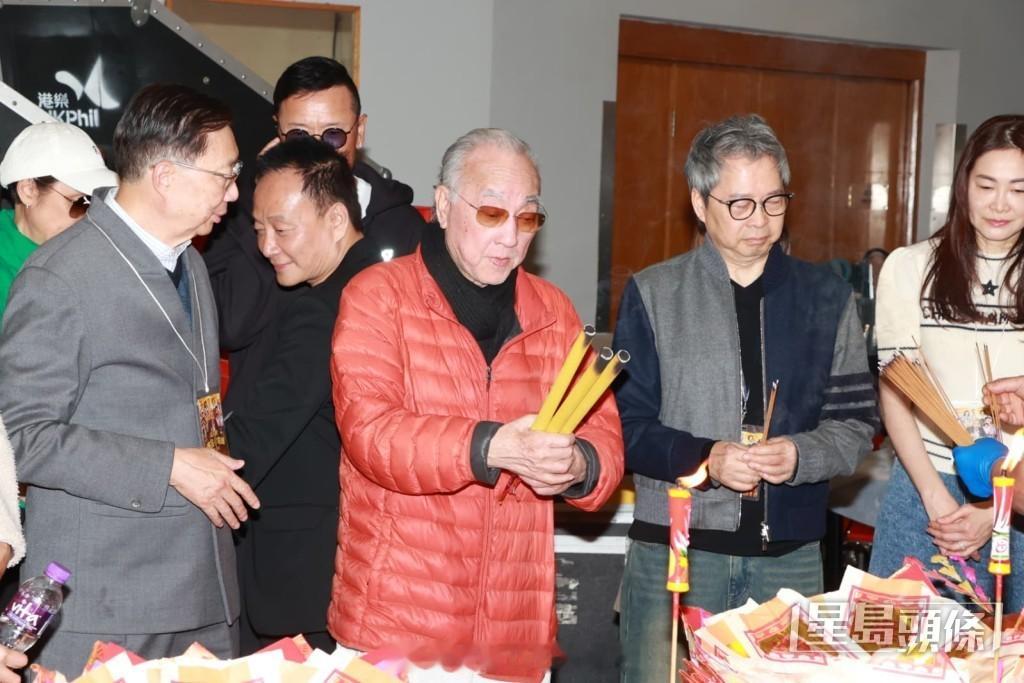 星岛：84岁卢海鹏开骚前夕获巨星派利是打气 禁止嘉宾台上一事否则叫人收咪《卢海鹏