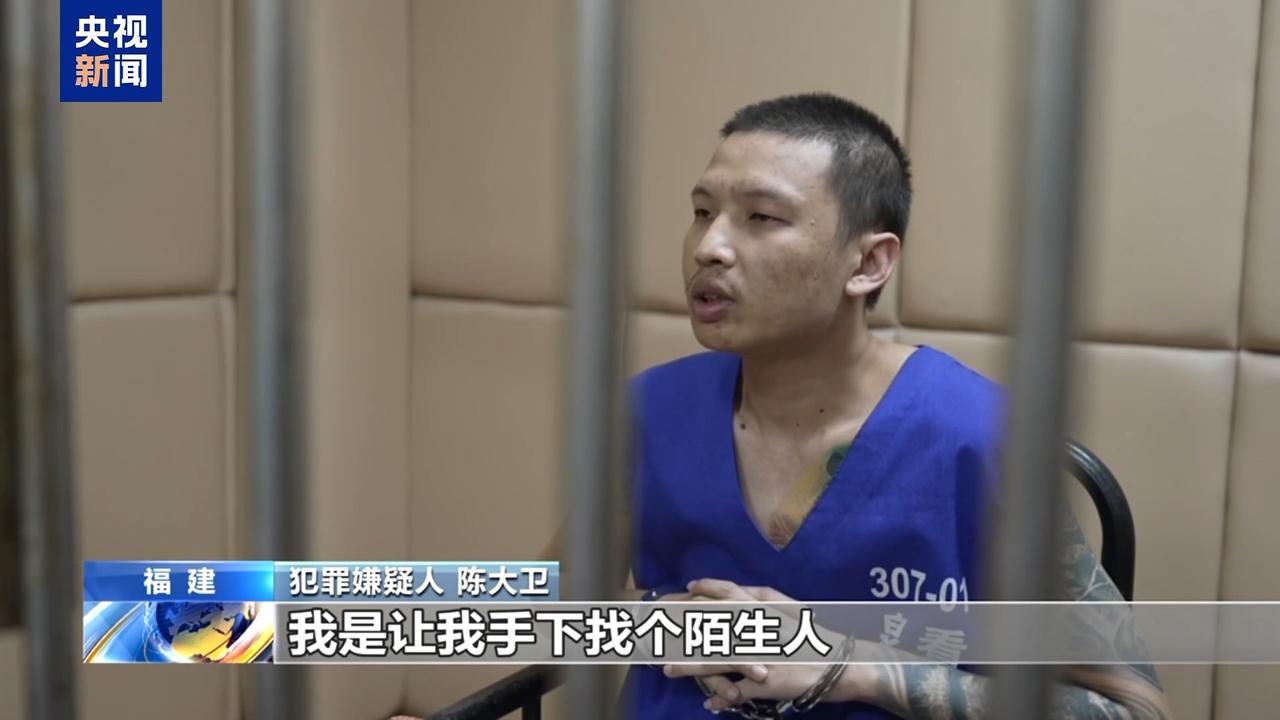陈大卫和一名电诈园区“金主”结拜时，为了有所谓的仪式感，“杀人祭天”，随便找了一