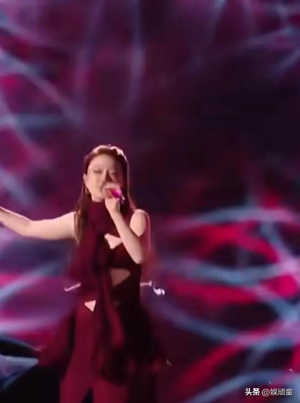 有人说单依纯甩锅，没出事之前是总监制大女主，出事后就是乖乖唱歌的小公主一枚！
那