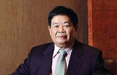 曹德旺怕了！



曹德旺动作挺快
七十九岁就交出了全部实权
法人签字都给了曹晖