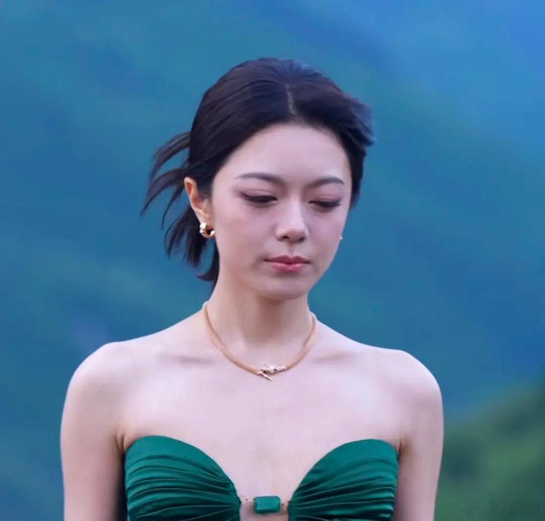 今天VOGUE红毯直播，赵今麦看着有疲态吗～赵今麦 绿野仙踪