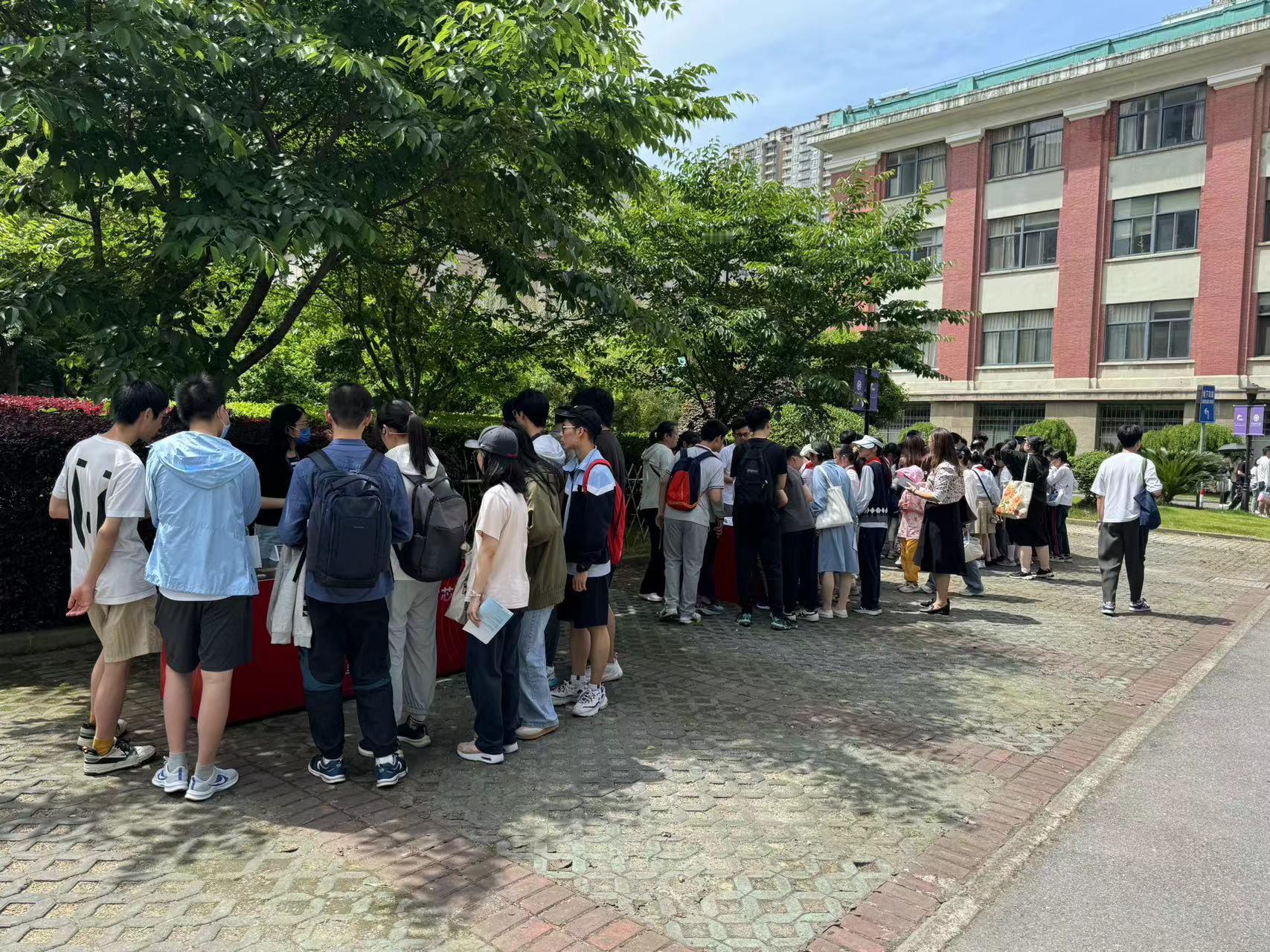 独乐学不如众乐学，#公众科学日# 第二天也是人头攒动呀~图源：沈阳自动化所、上海