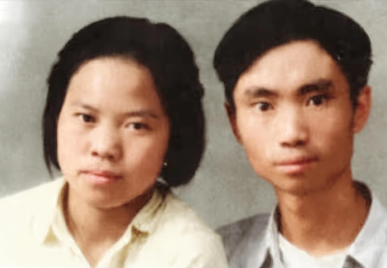 1950年，彭珮云和丈夫王汉斌，一张温馨的结婚照，当时的他们都才二十多岁，但是已