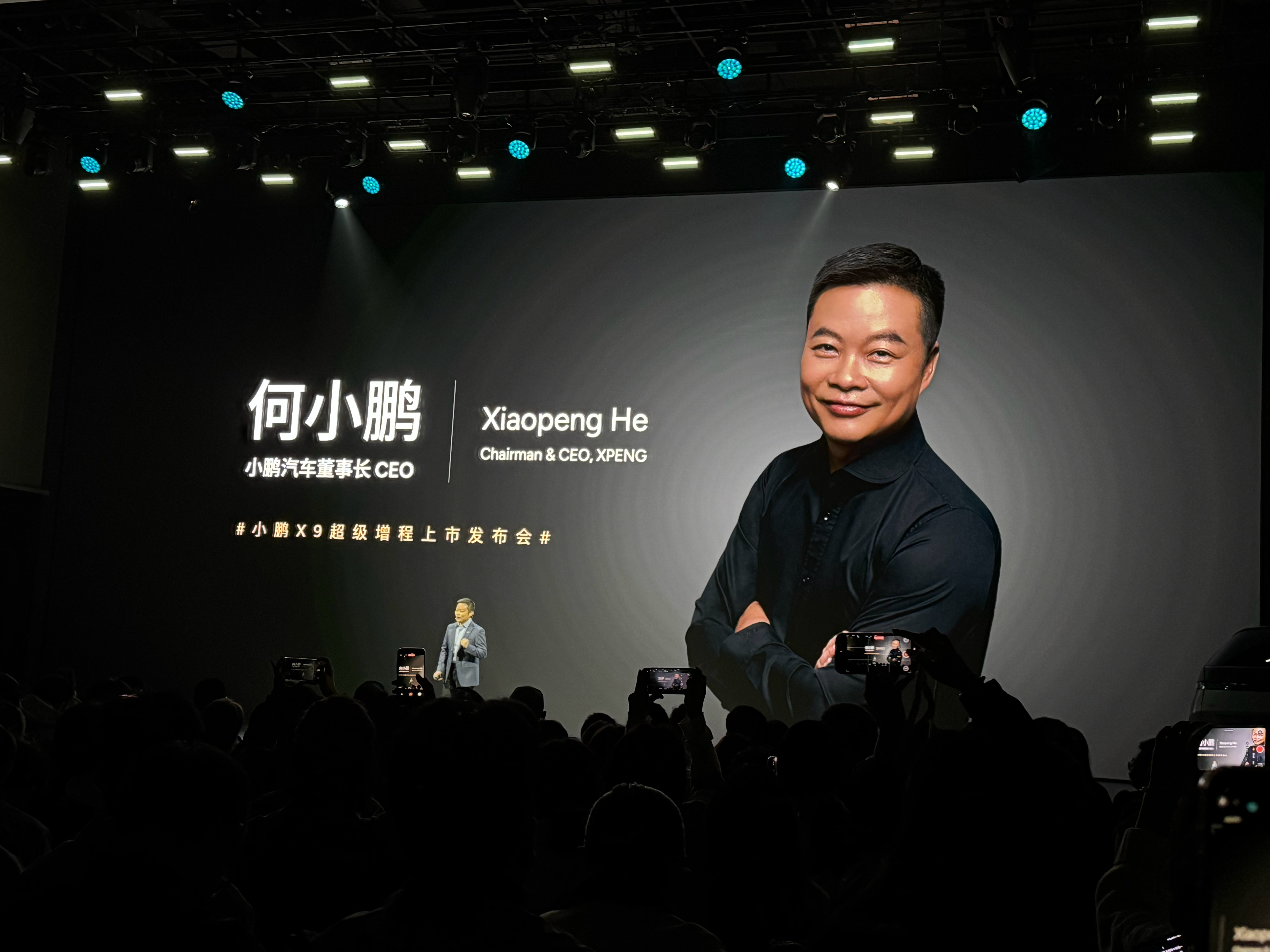 何小鹏宣布从今天开始，小鹏汽车正式进入双能时代，即纯电+超级增程。小鹏的超级增程