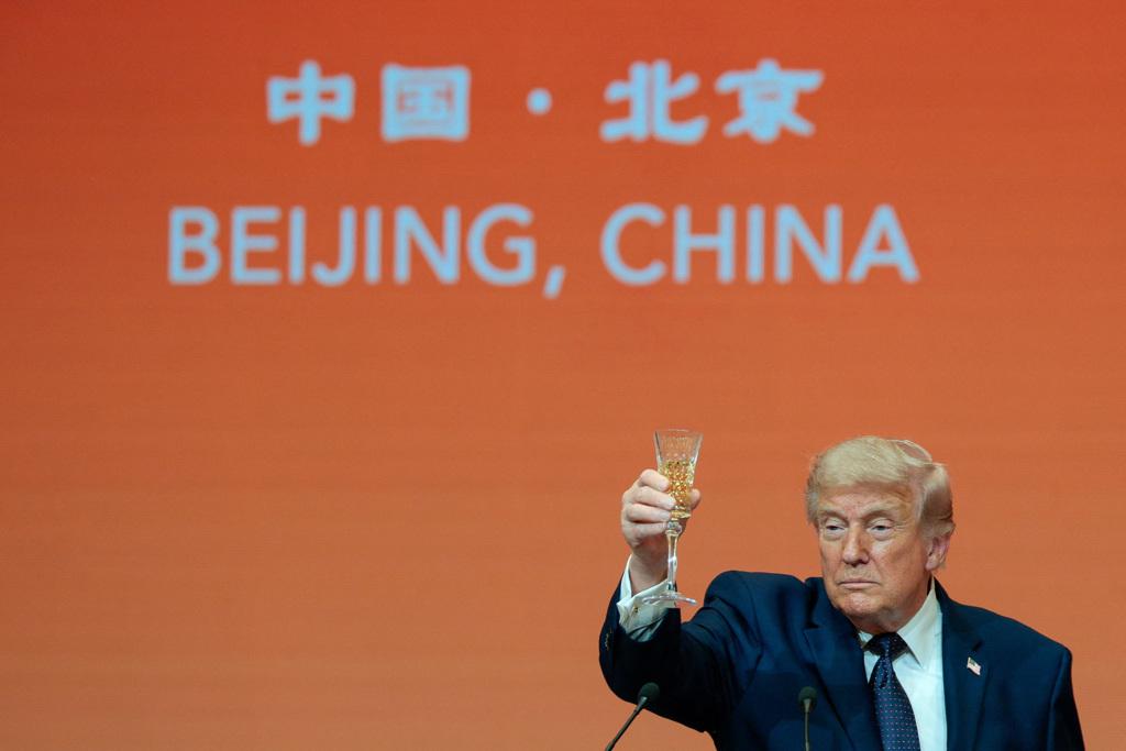 特朗普首先回溯美国商人塞缪尔·肖（Samuel Shaw）的对华贸易往事。 17