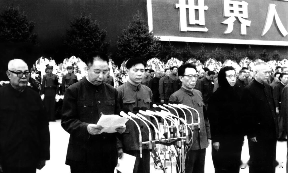 1976年9月9日，毛泽东主席逝世，在9月18日下午3时于北京天安门广场举行百万