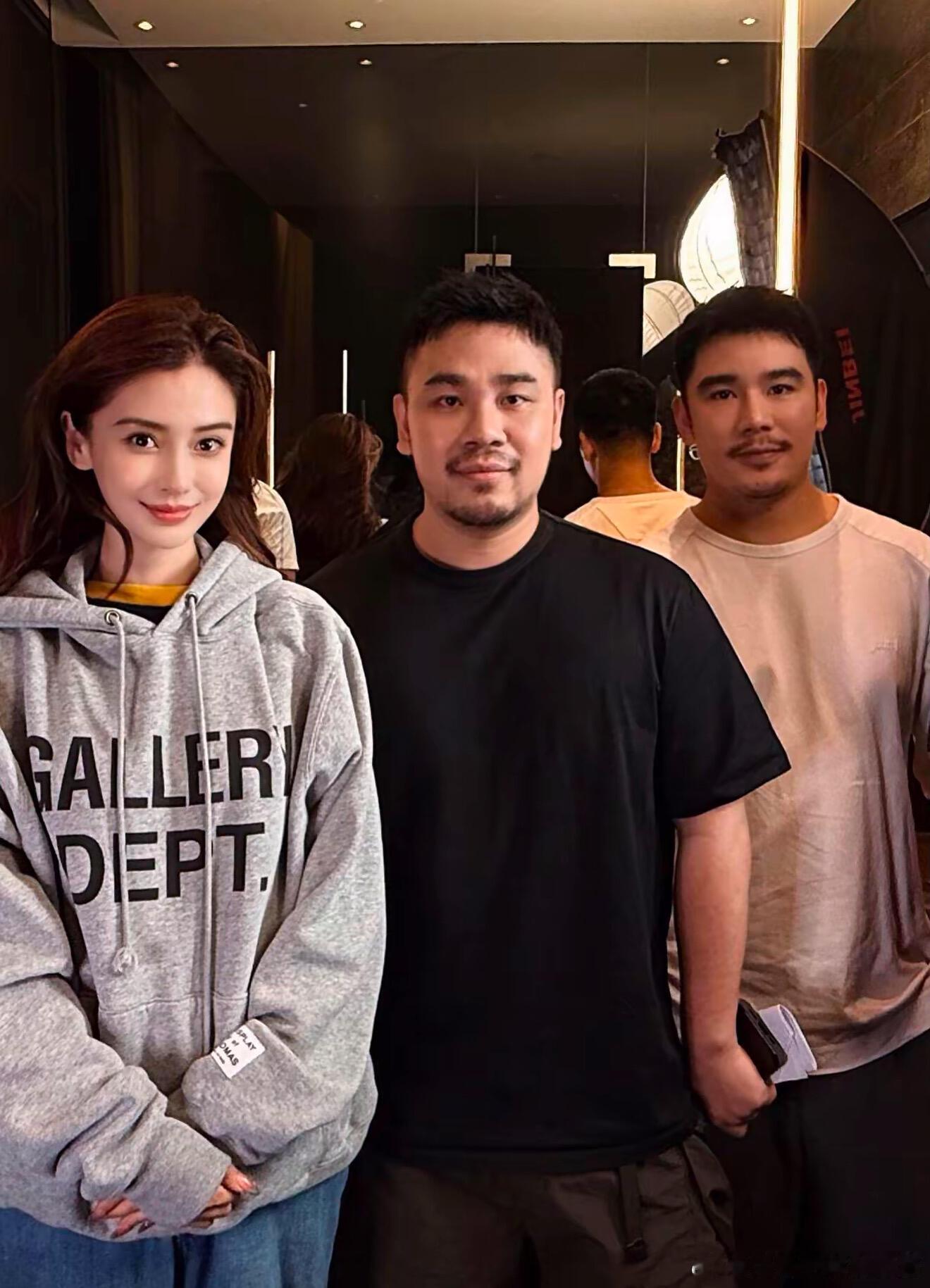Angelababy最新合照😍在我们看不到的日子里baby也在好好工作 ​​​