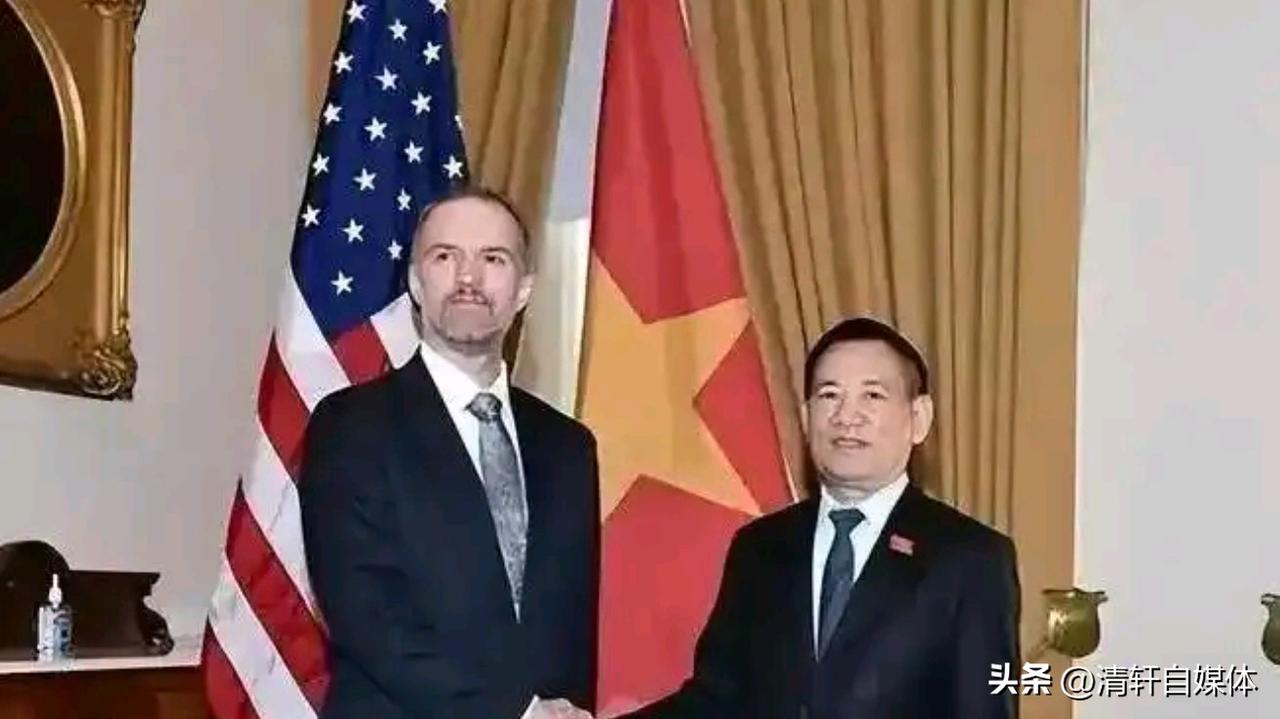 竹子外交：放下历史血债，越南给周边地缘博弈上的现实一课
 
河内最近的外交节奏，