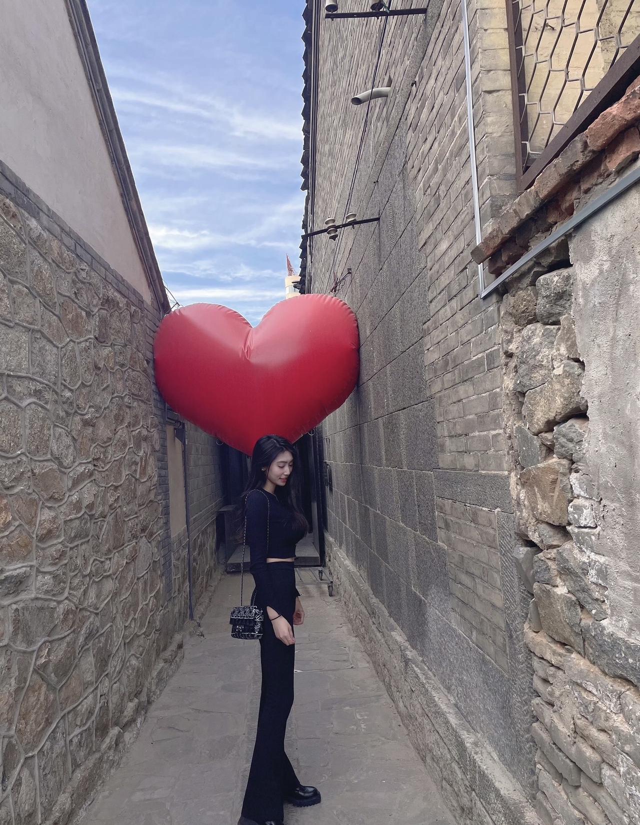 心中有丘壑，眉目作山河。
上热门 十亿流量扶持计划 身体和灵魂总有一个在路上 御