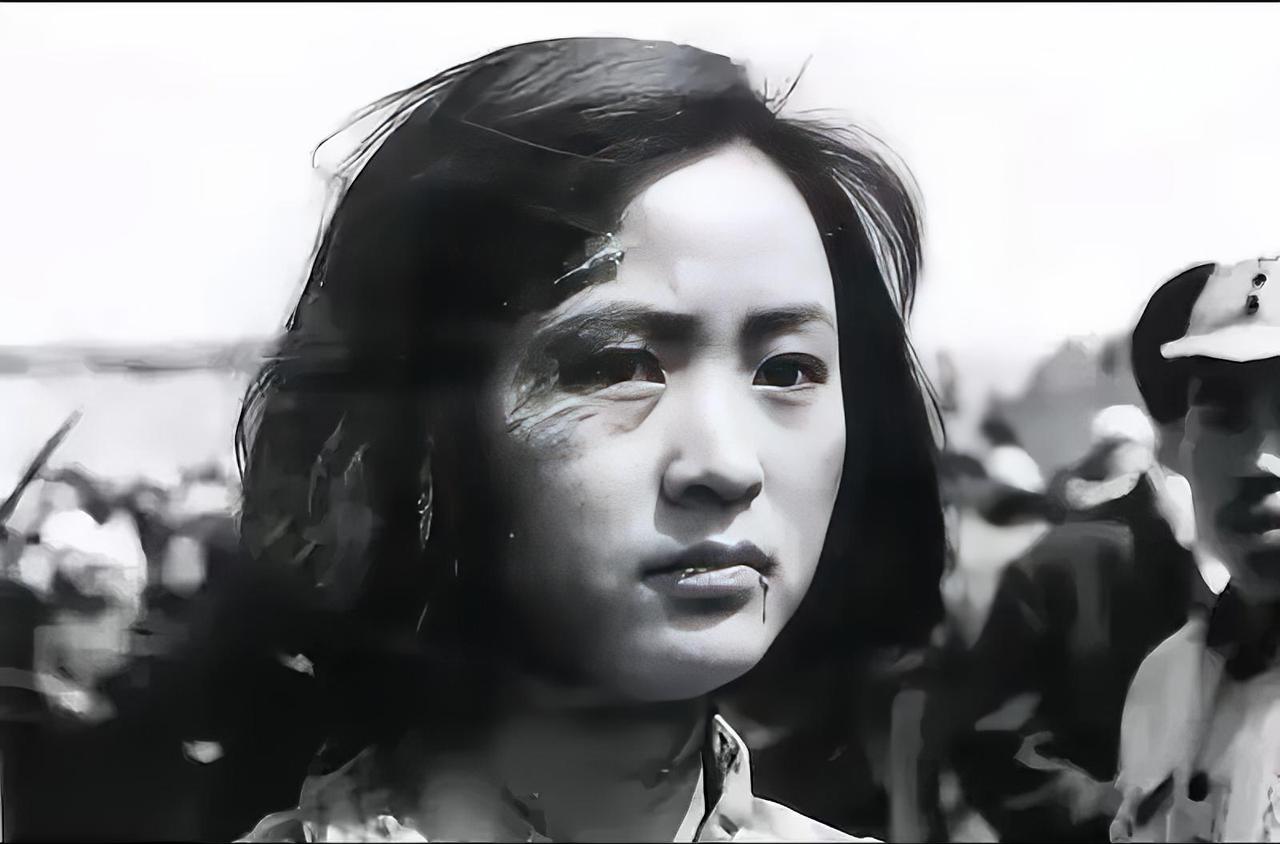 1943年，22岁的中国姑娘被一群日本兵施暴后，腿上的肉被割下烧熟吃掉。腿骨外露