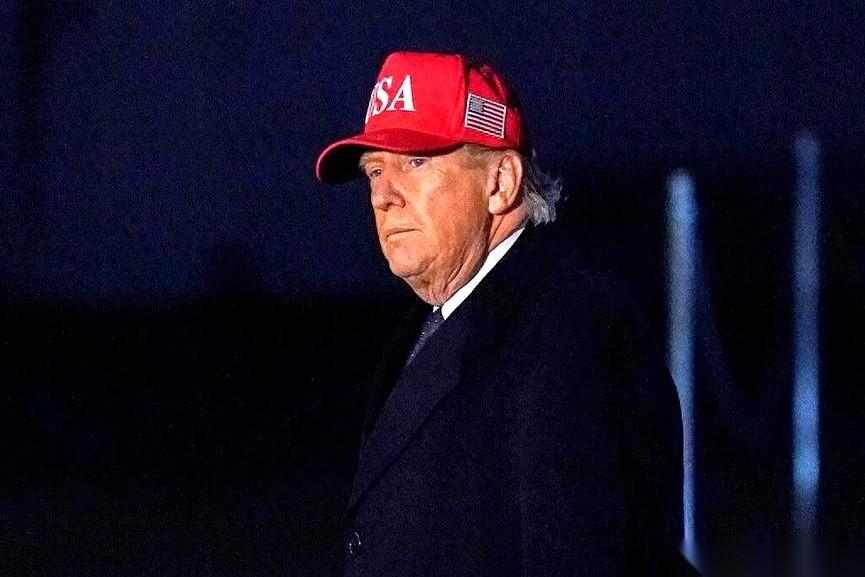 美国在中东干的那件“蠢事”，堪称教科书级别的操作。
一发导弹，目标清除。他们以为