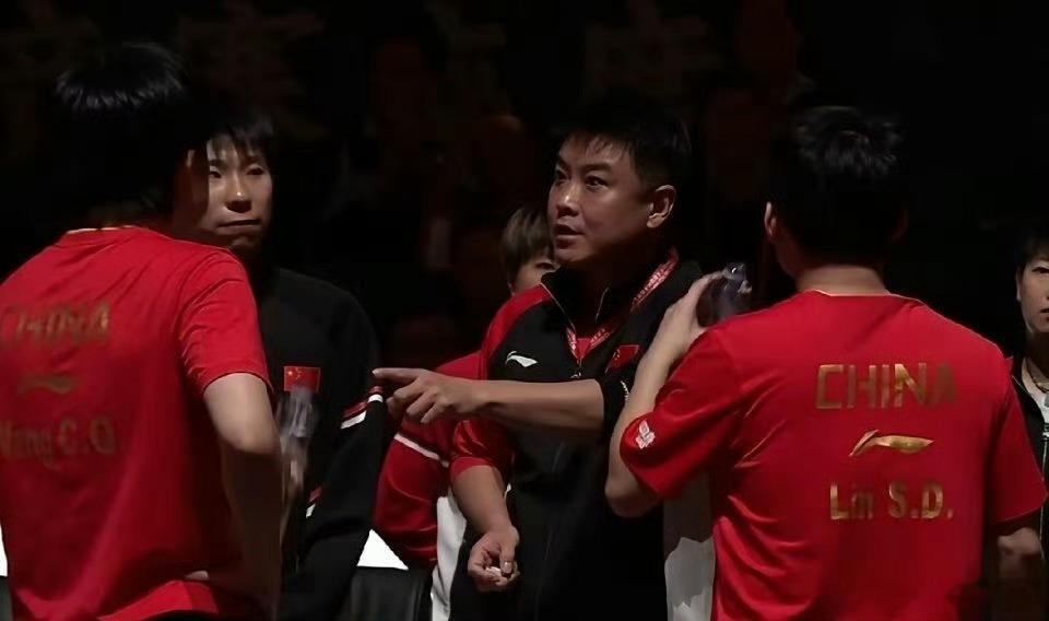 男乒表现不尽人意，中国队胜日本，中国球员表现用一个词形容孙颖莎——稳如泰山王楚钦