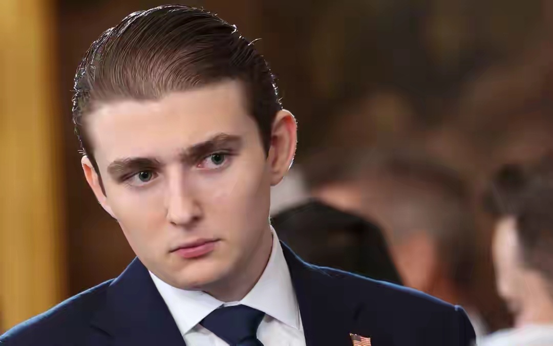 巴伦·特朗普跨国报警救下女网友，打人者承认“嫉妒她吊着巴伦”一名俄罗斯男子因袭击