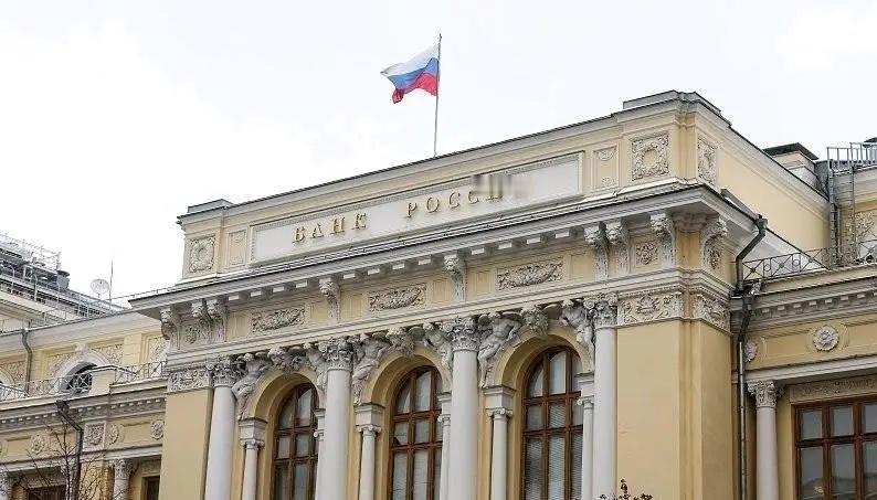 欧盟刚扣下俄罗斯2100亿，莫斯科反手就划走2300亿——用的不是导弹，是法庭传