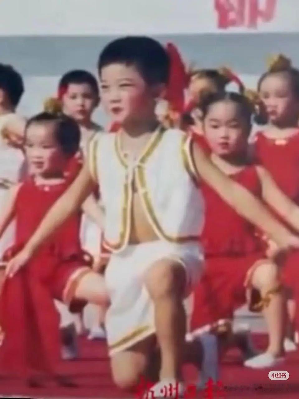 太像年画娃娃了………甬敢小兔